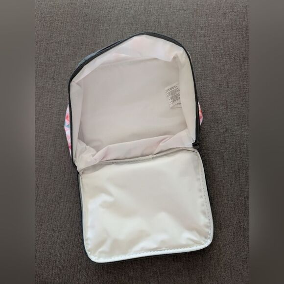 Packit Freezable Classic Lunch Box - Paper Triangles - Picture 4 of 4